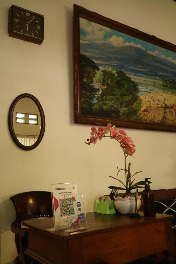 Semeru Hostel Malang (Adults Only) Экстерьер фото