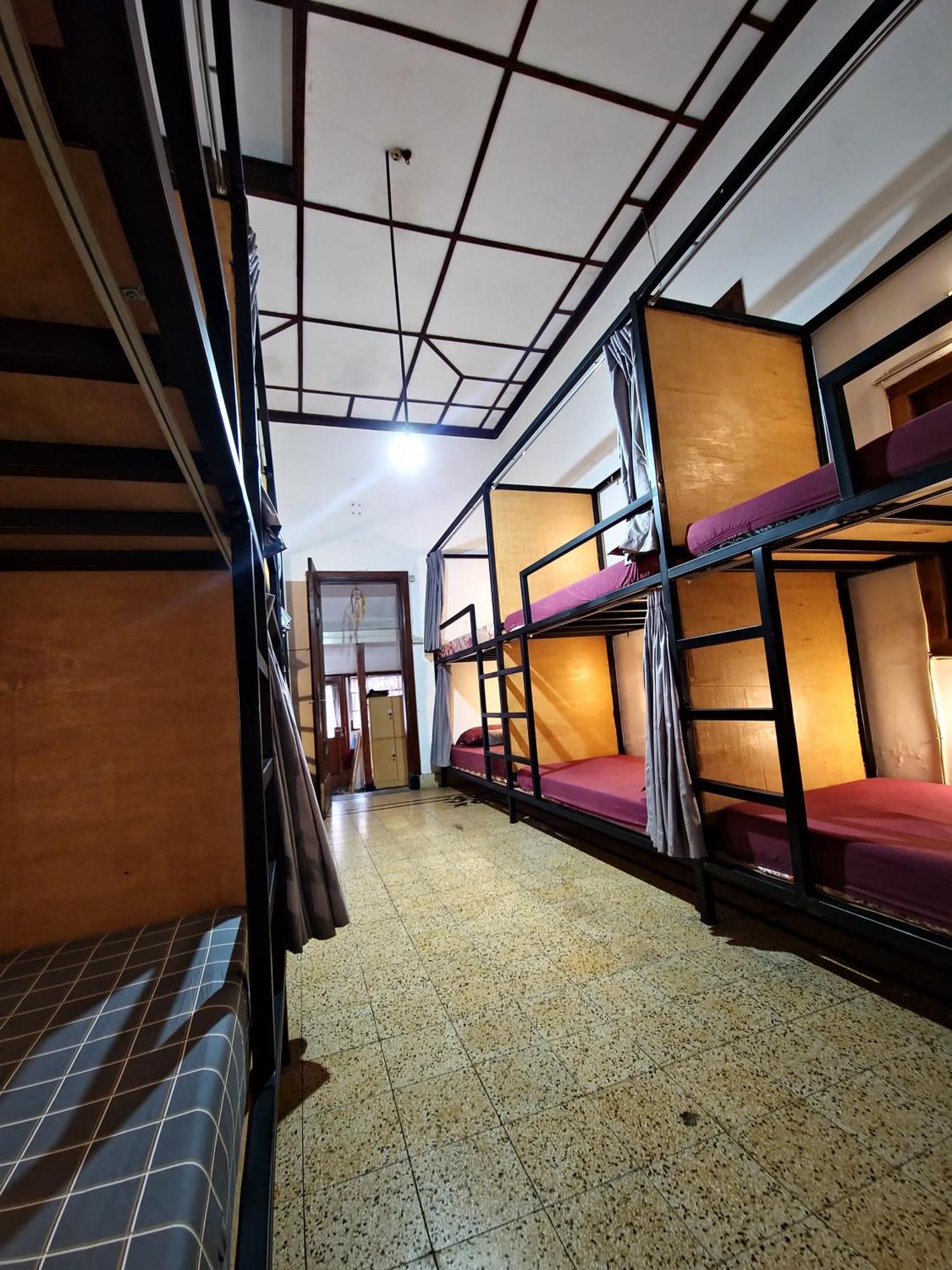 Semeru Hostel Malang (Adults Only) Экстерьер фото